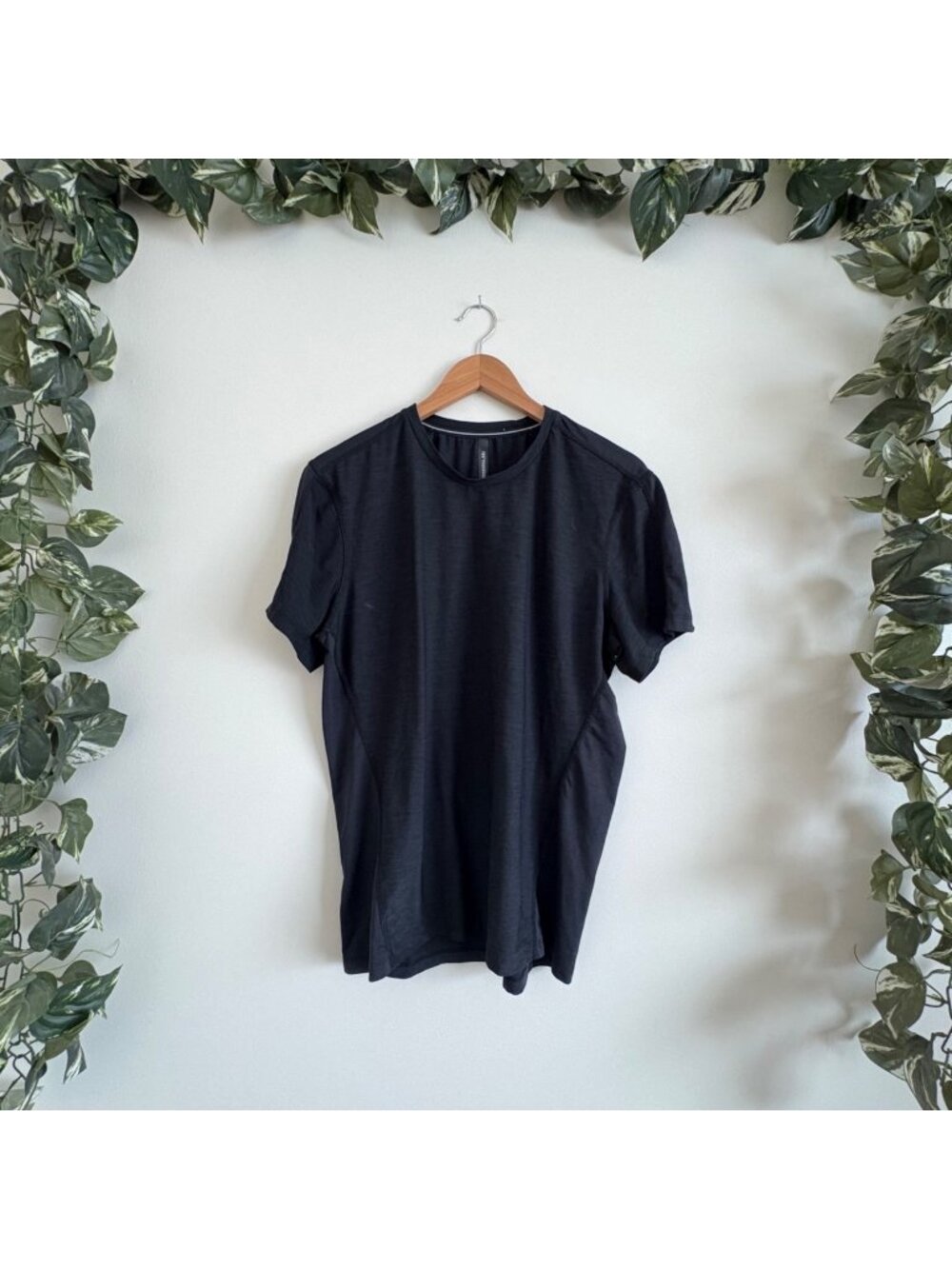 Ten Thousand Athletic Scoop Neck Short Sleeve Shirt Heathered Black Men’s Size M